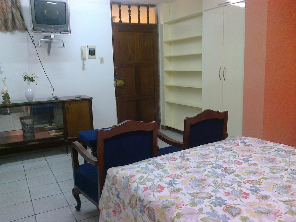 Strenua Santa Maria Suites Trujillo Zimmer foto