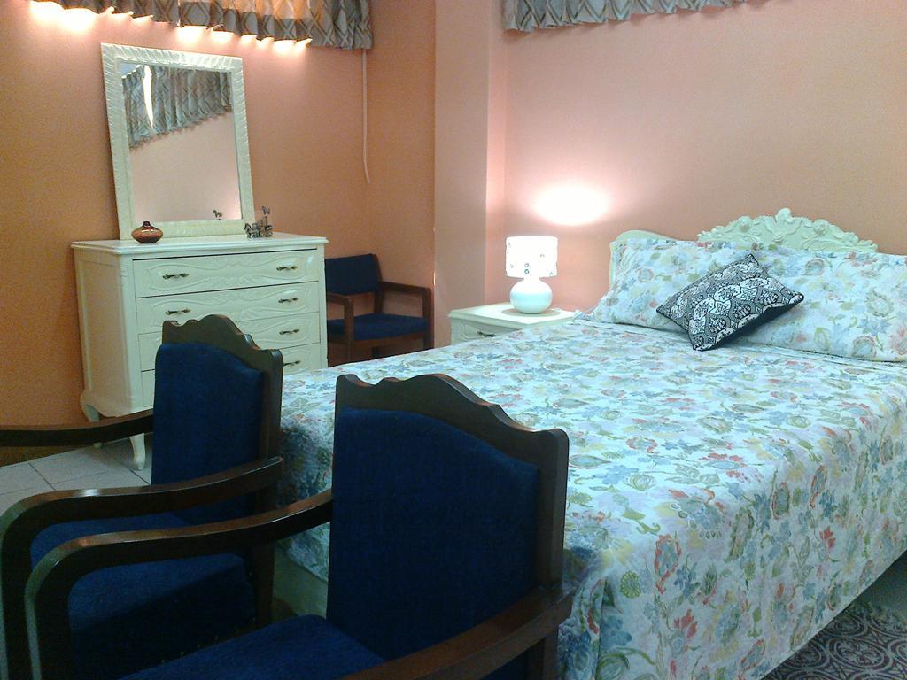 Strenua Santa Maria Suites Trujillo Zimmer foto