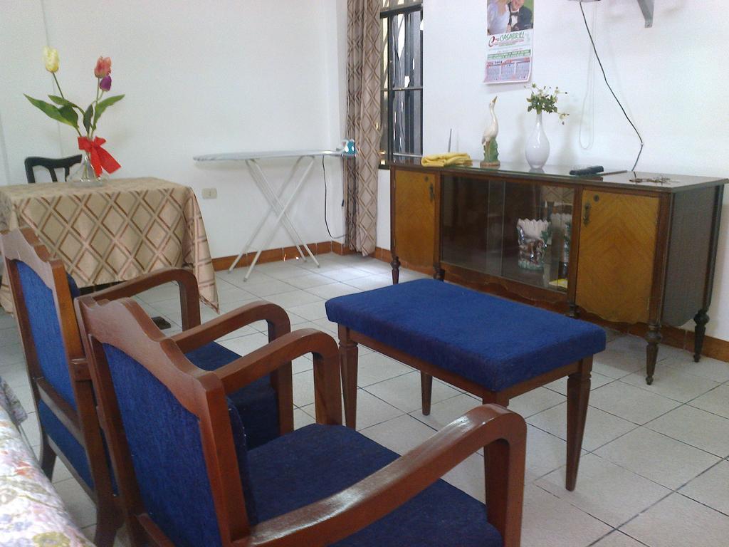 Strenua Santa Maria Suites Trujillo Zimmer foto