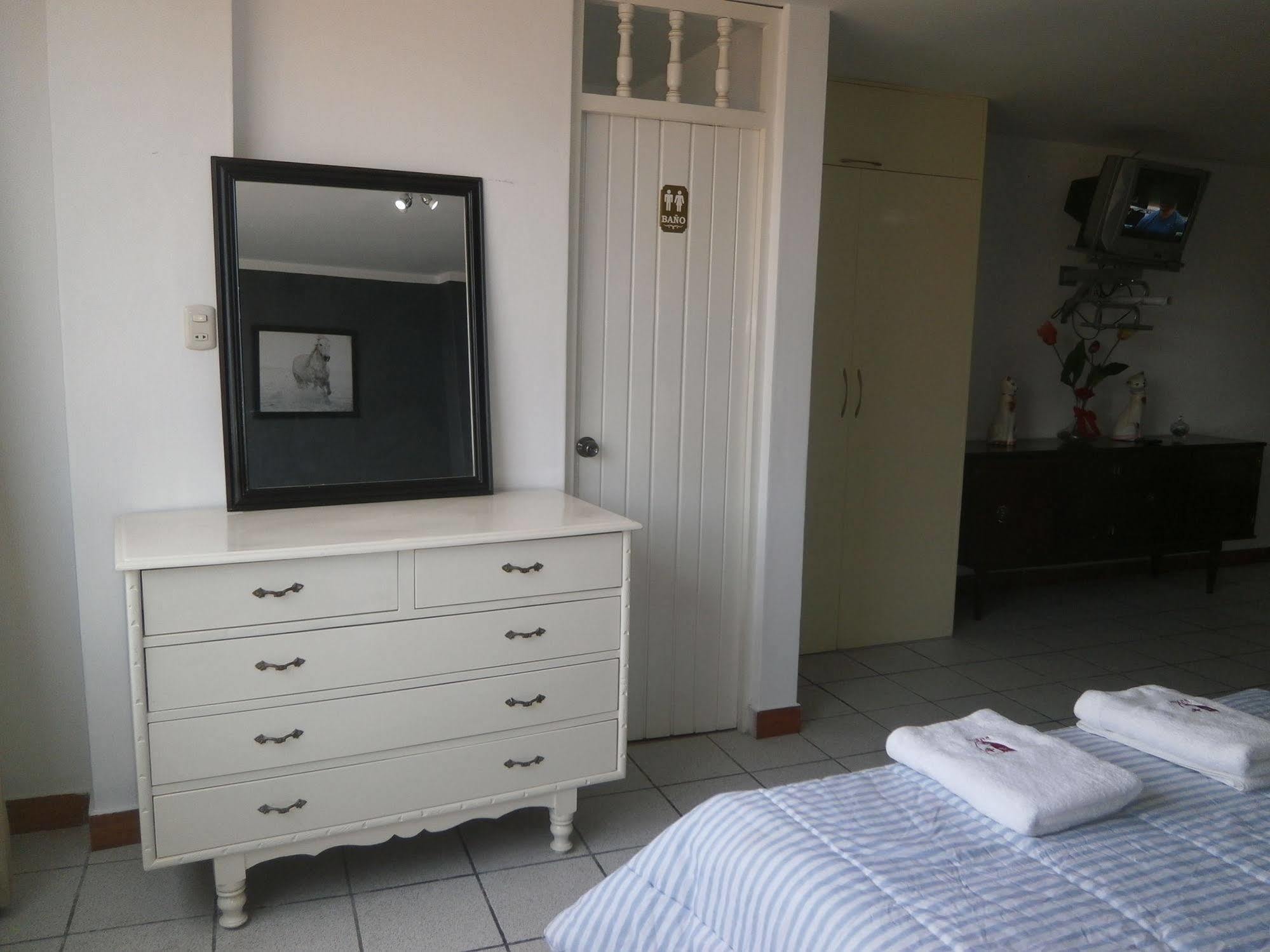 Strenua Santa Maria Suites Trujillo Exterior foto